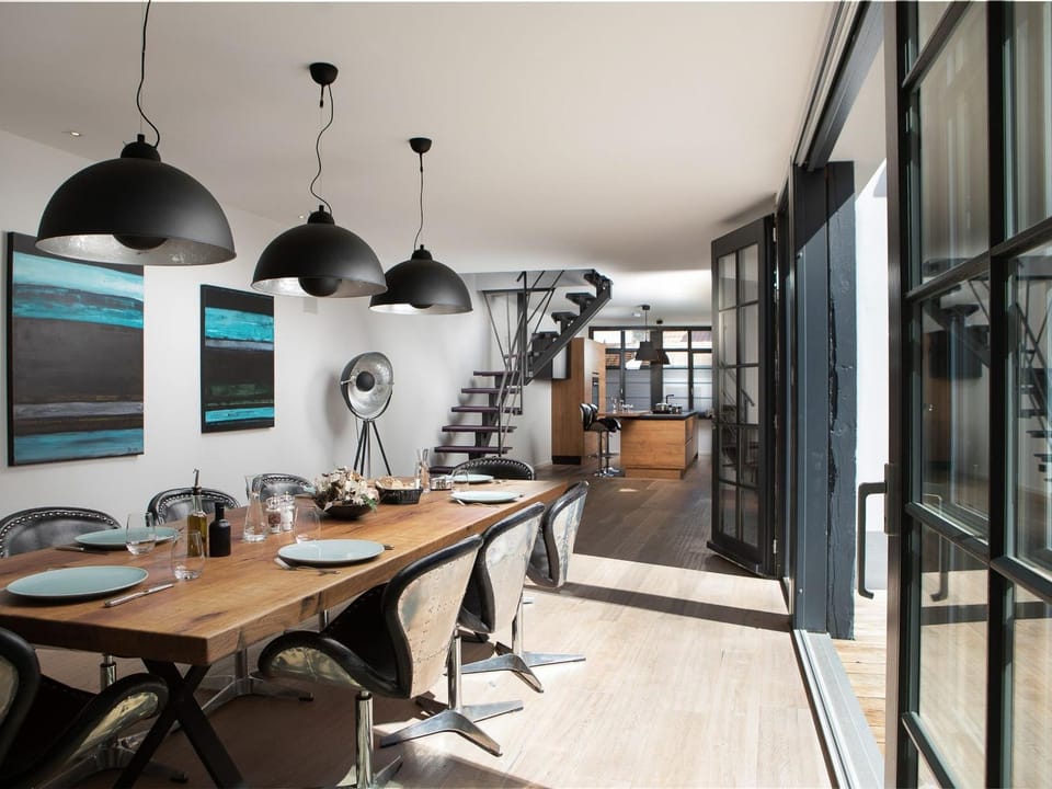 Seating area, Dining area