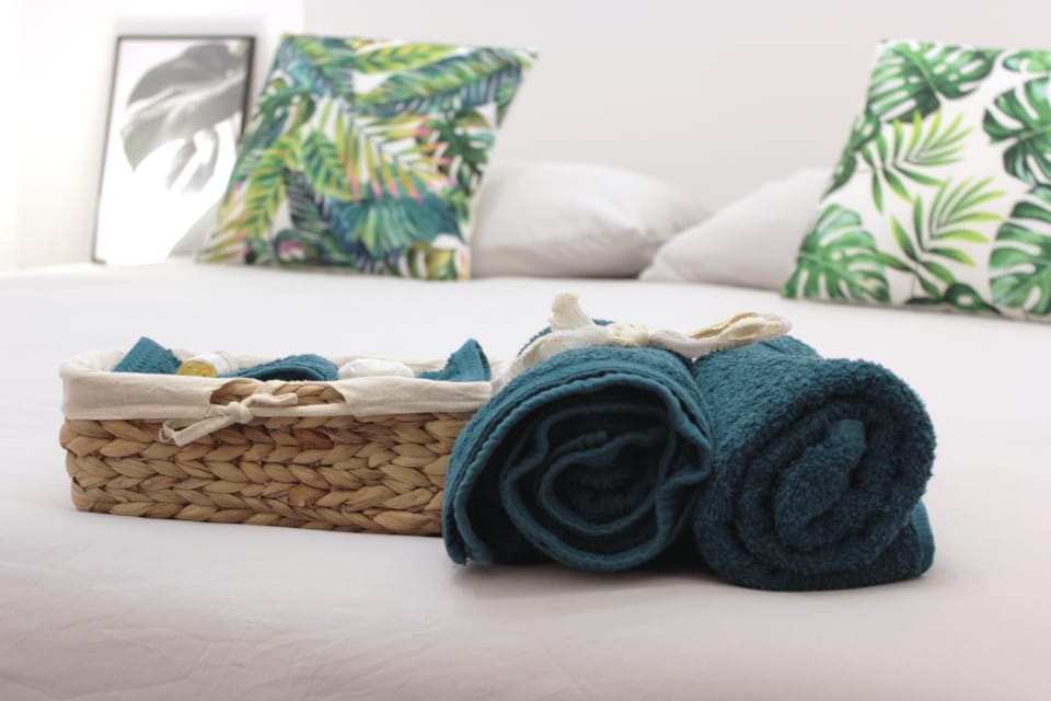 Bed, towels