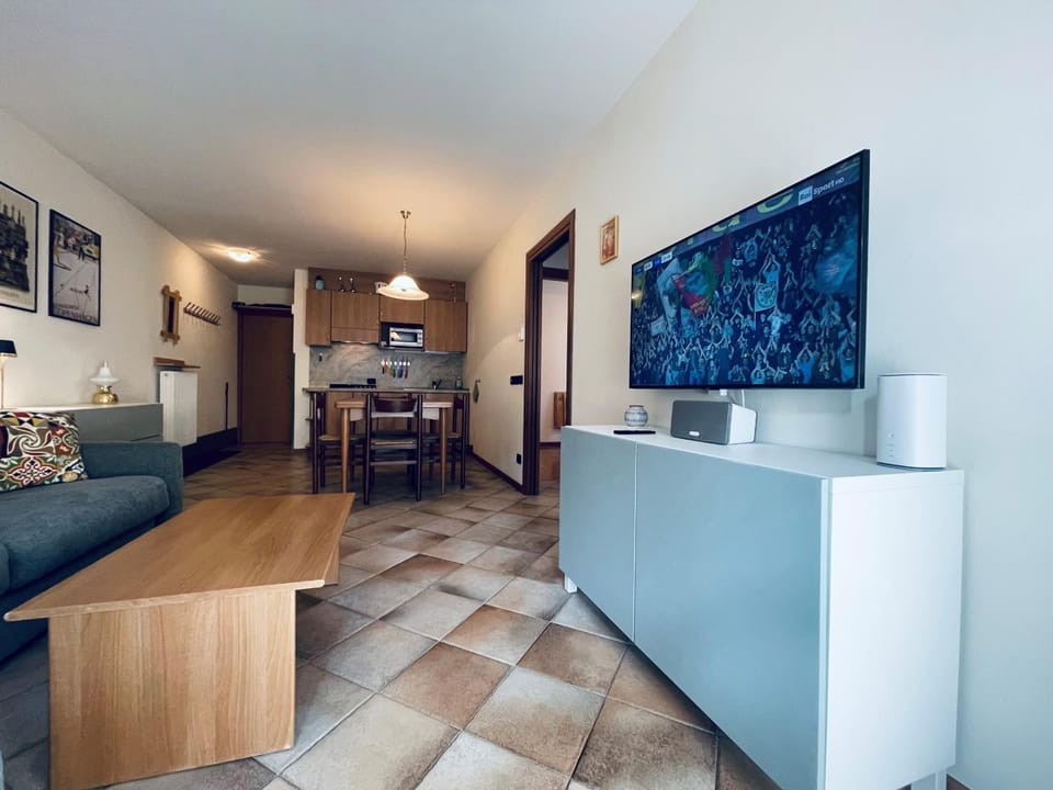 Communal lounge/ TV room, Living room