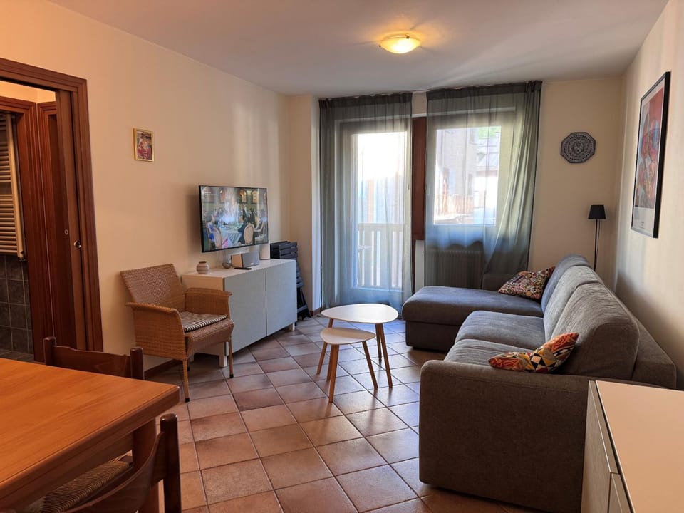 Communal lounge/ TV room, Living room