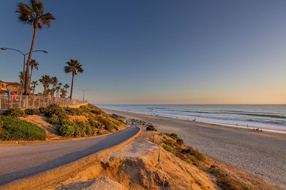 Walk To Beach - EV Charger - Outdoor Dining - 2BR House in Carlsbad