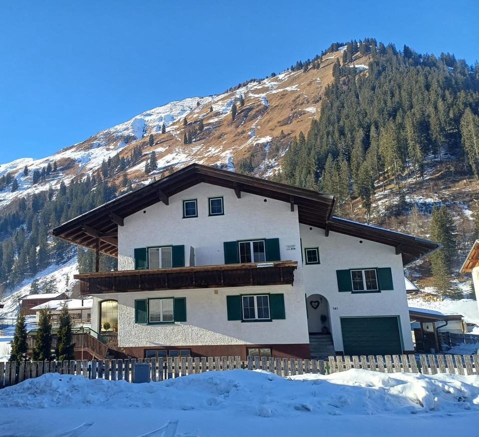 Property building, Day, Natural landscape, Winter, Mountain view