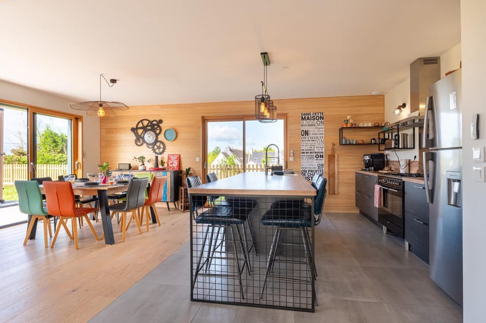 Property building, Kitchen or kitchenette, Living room