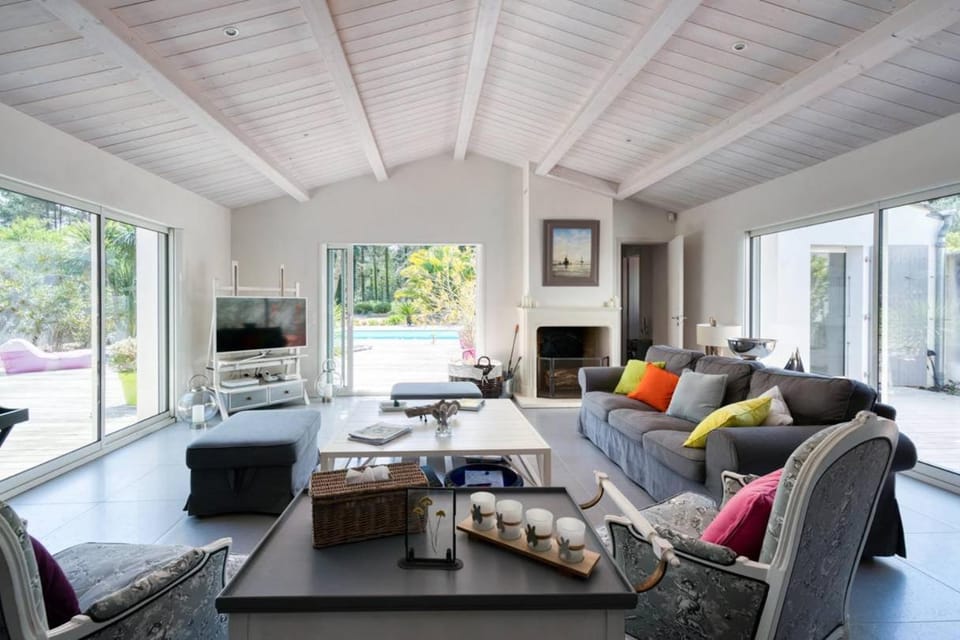 Maison au calme en lisière de forêt avec piscine chauffée Villa in Nouvelle-Aquitaine