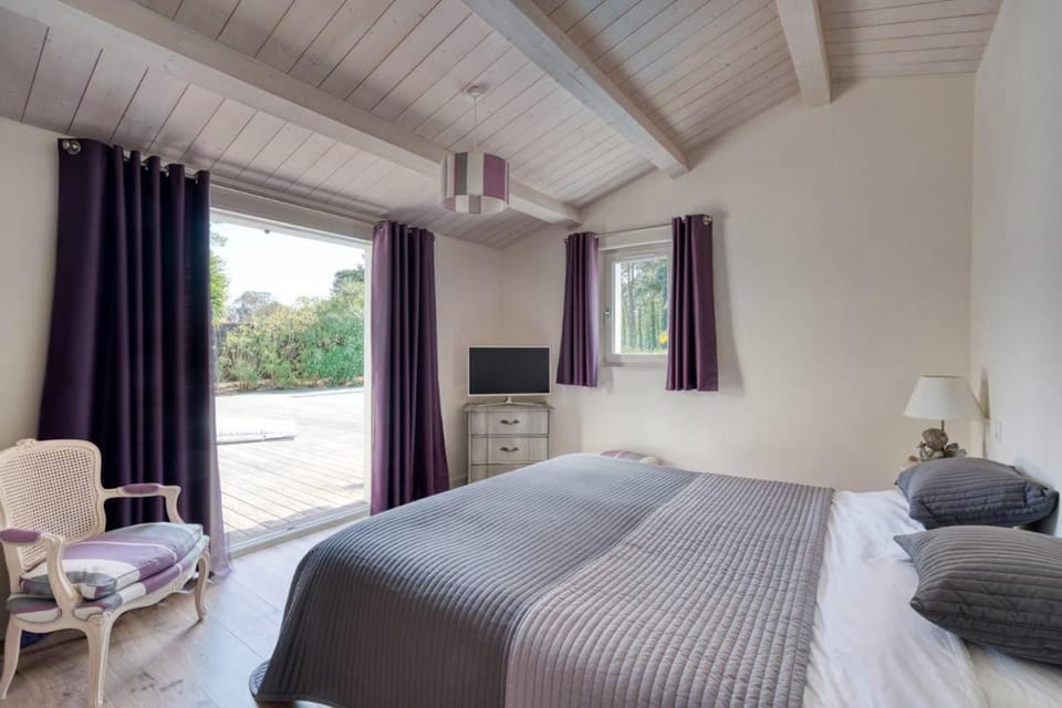 Maison au calme en lisière de forêt avec piscine chauffée Villa in Nouvelle-Aquitaine