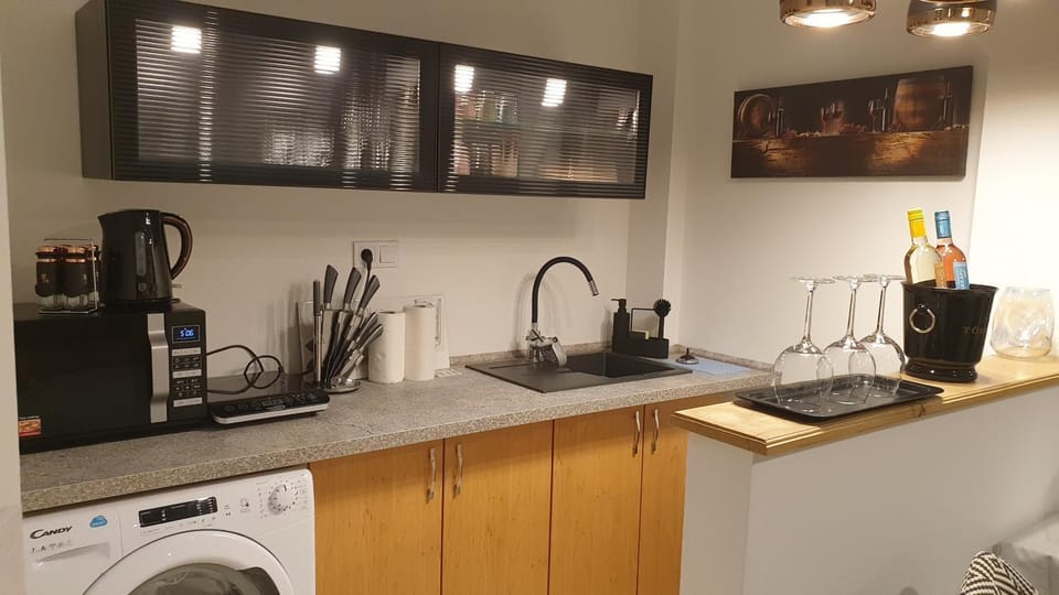Coffee/tea facilities, Kitchen or kitchenette, minibar, stove, washing machine