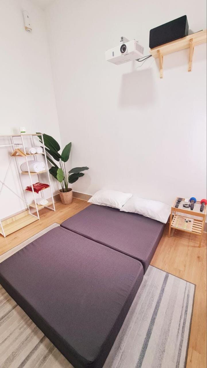 Mimi Cozy Homestay, 3R3B KLCC View with PLAYSTATION 4, NETFLIX, WiFi 6, Home Cinema Apartment in Federal Territory of Kuala Lumpur