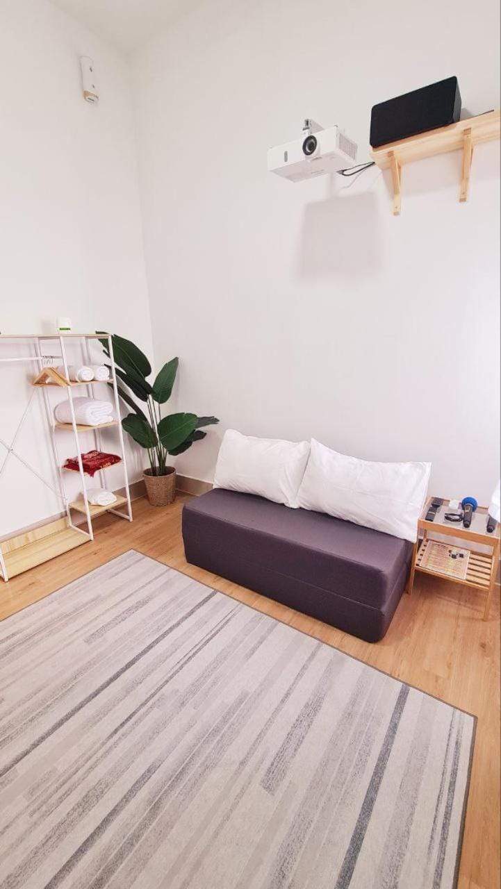 Mimi Cozy Homestay, 3R3B KLCC View with PLAYSTATION 4, NETFLIX, WiFi 6, Home Cinema Apartment in Federal Territory of Kuala Lumpur