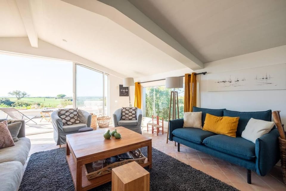 Maison de famille donnant sur le Golf et le Fier d'Ars dans un parc de 7500m2 Villa in Nouvelle-Aquitaine