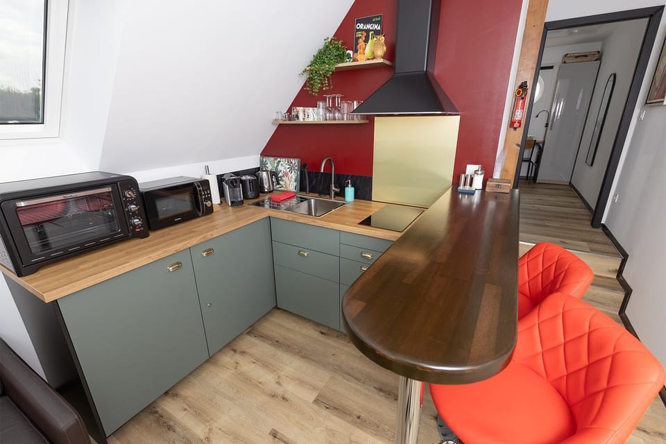 Dining area, minibar, pet friendly, stove, kitchen