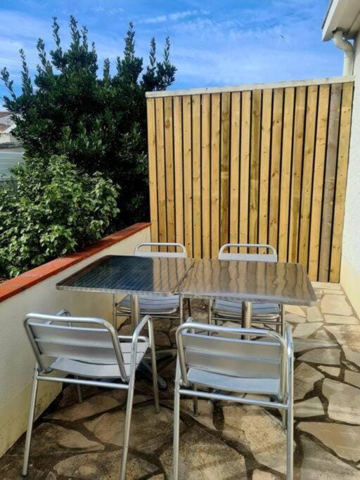 Patio, Dining area