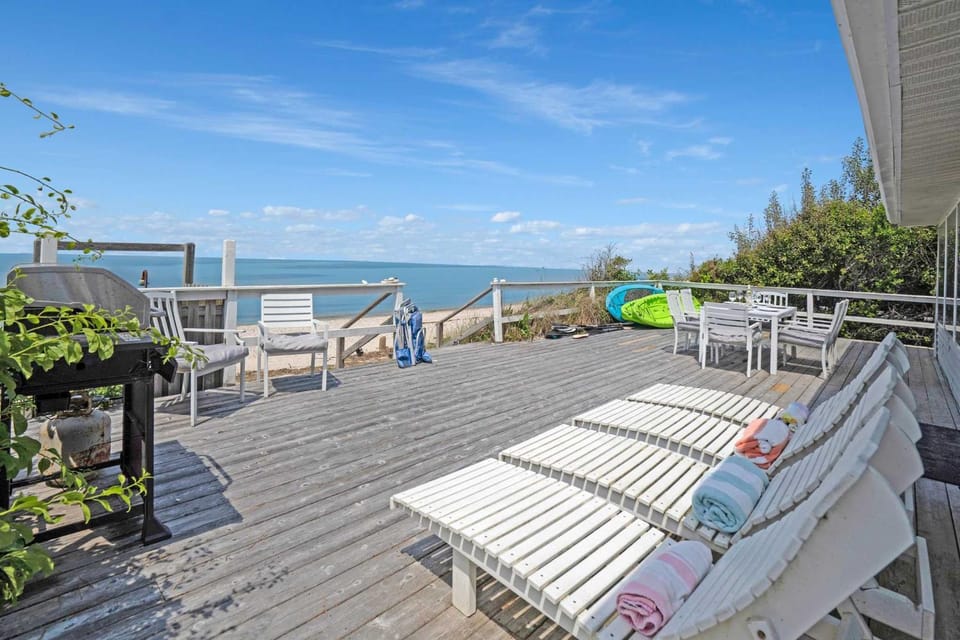 Soundview Beach House: 4BR,Panoramic Views 1.5hrsNYC House in Long Island