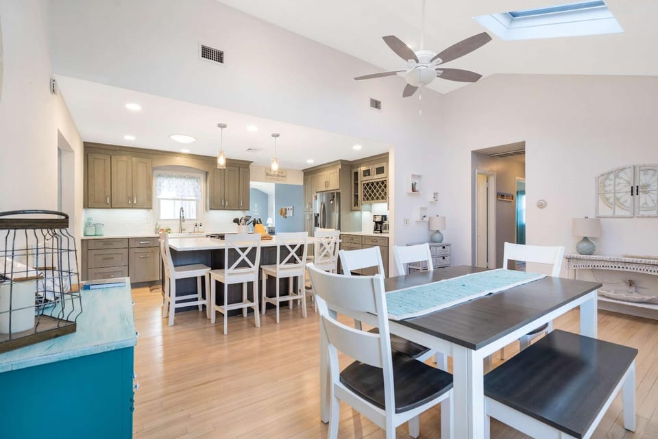 Poppy's Hampton House:Large Yard,Beach,Newly Renovated House in The Hamptons