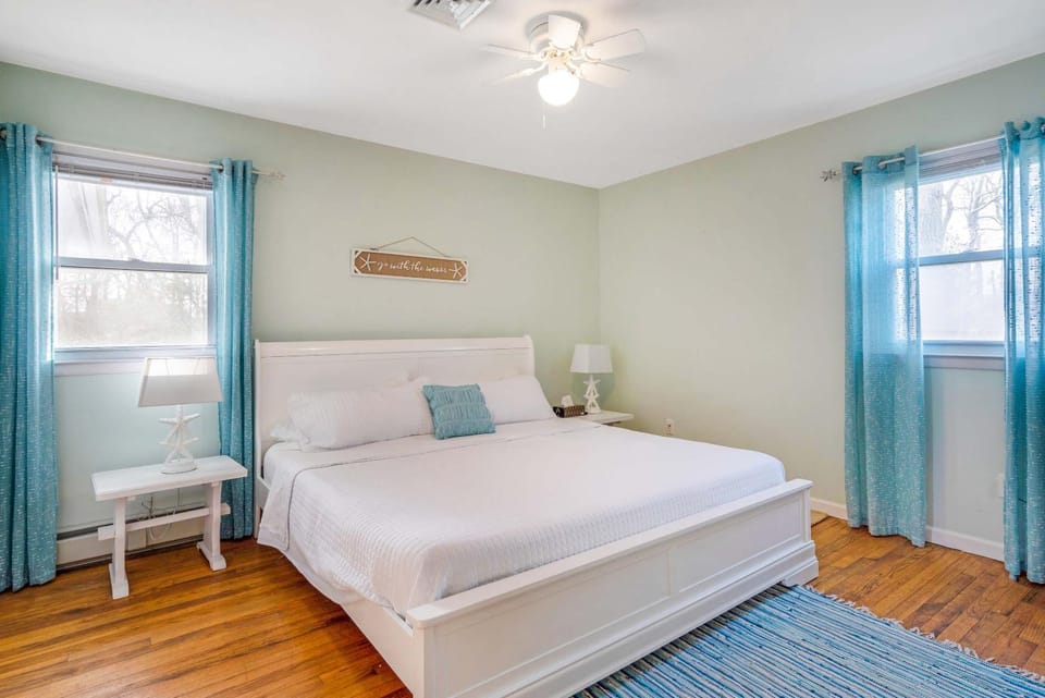 Poppy's Hampton House:Large Yard,Beach,Newly Renovated House in The Hamptons