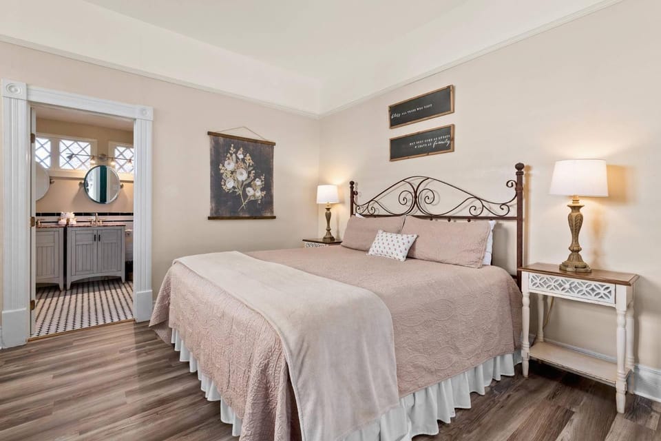 #2 The Cottage House in New Braunfels