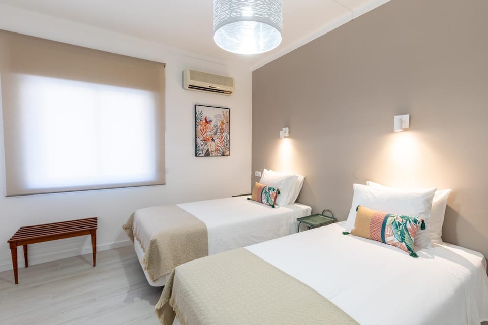 Bed, Bedroom, air conditioner