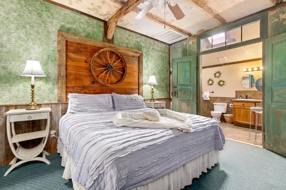 #5 The Dog Run Suite House in New Braunfels