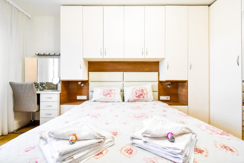 Bed, Photo of the whole room, Bedroom, towels, wardrobe