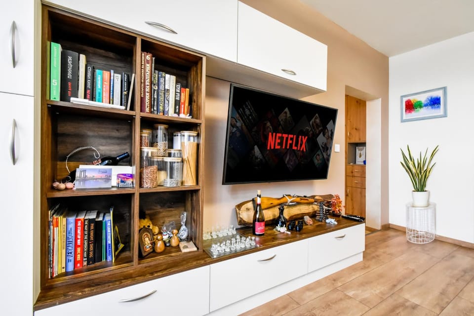 Library, TV and multimedia, Kitchen or kitchenette, Living room, Seating area