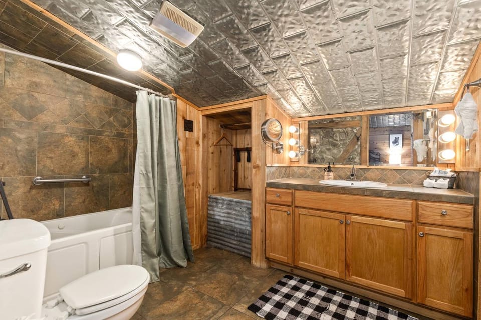#8 The Cabin Cabin in New Braunfels