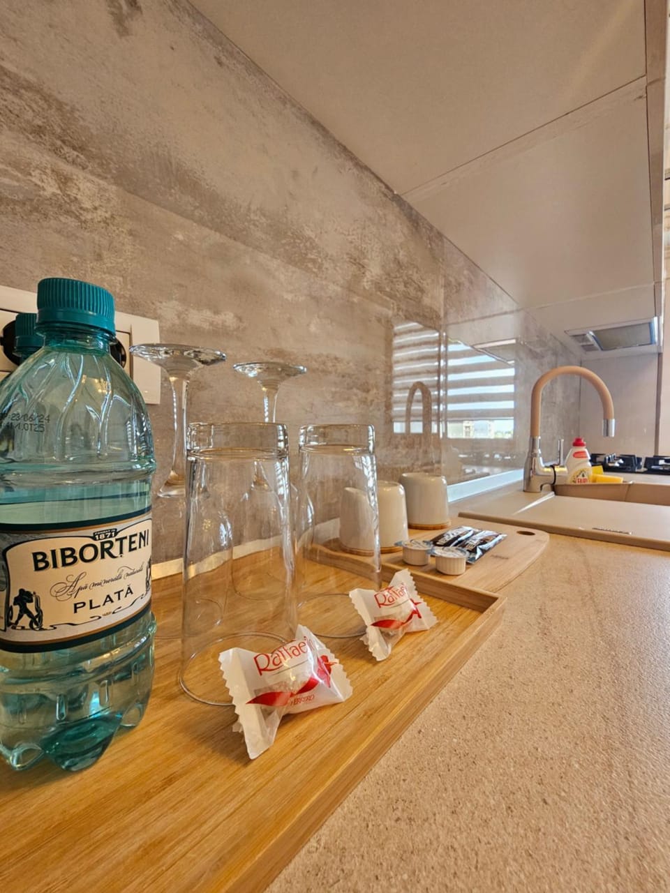 Kitchen or kitchenette, Food and drinks, Drinks