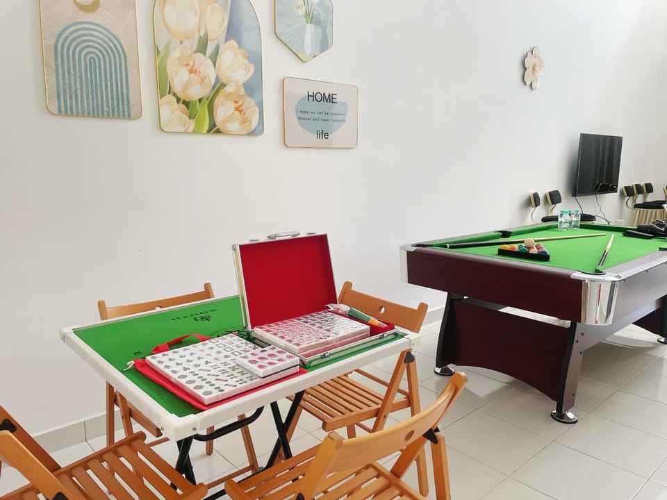 Bandar Putra 16pax Ktv Snooker BBQ /IOI Mall /JPO/Aeon/Senai Airport House in Johor