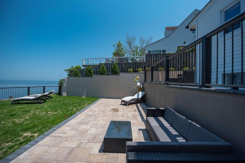 Coastal Retreat: Waterfront, Deck, Awesome Views House in Long Island