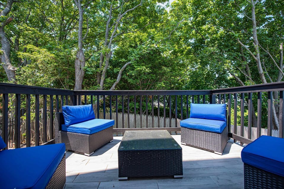 Coastal Retreat: Waterfront, Deck, Awesome Views House in Long Island