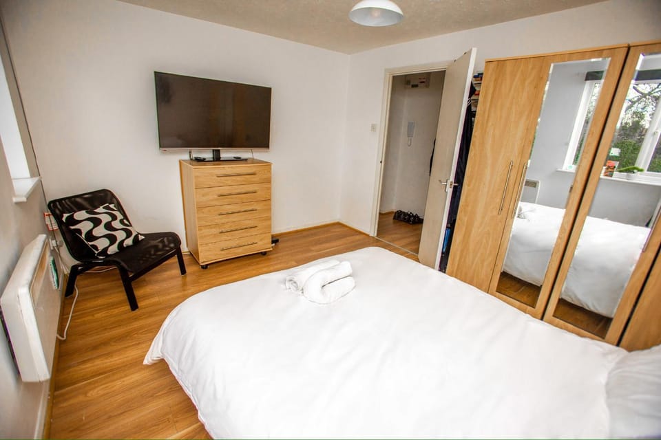 Modern 1-Bed - Free Parking - WiFi - Near Station Apartment in London Borough of Hackney