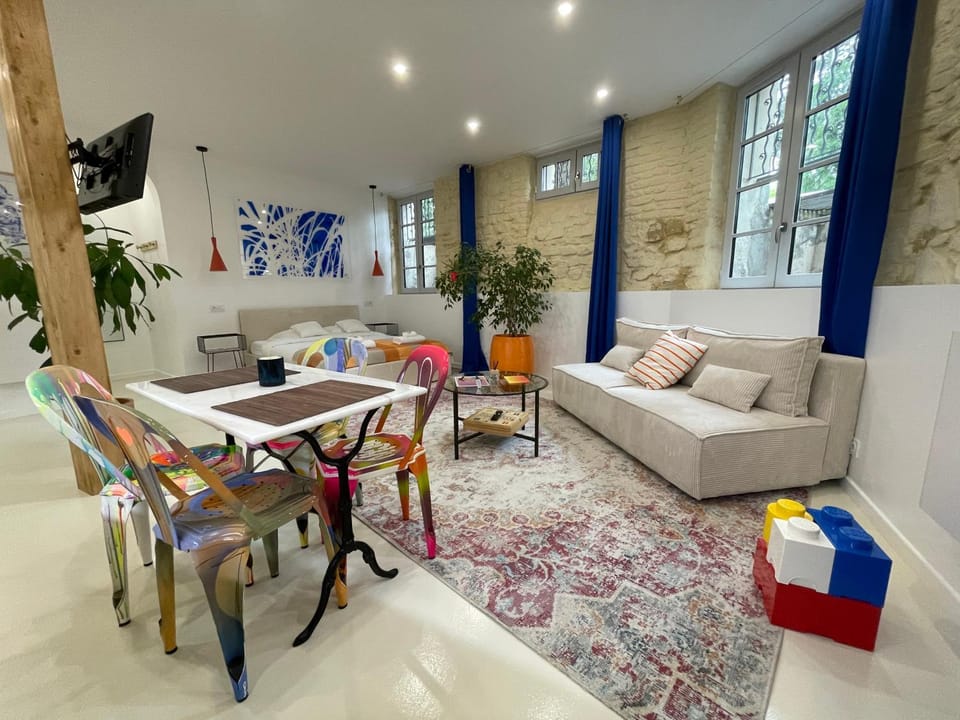 Living room, Seating area, Dining area
