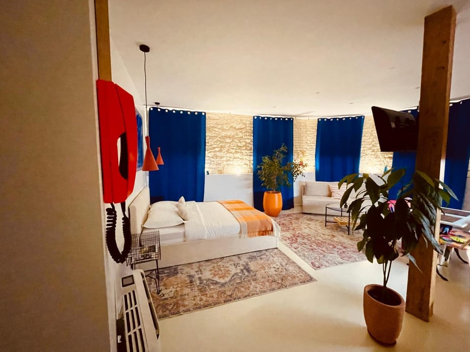 Bed, Living room, Photo of the whole room, Bedroom