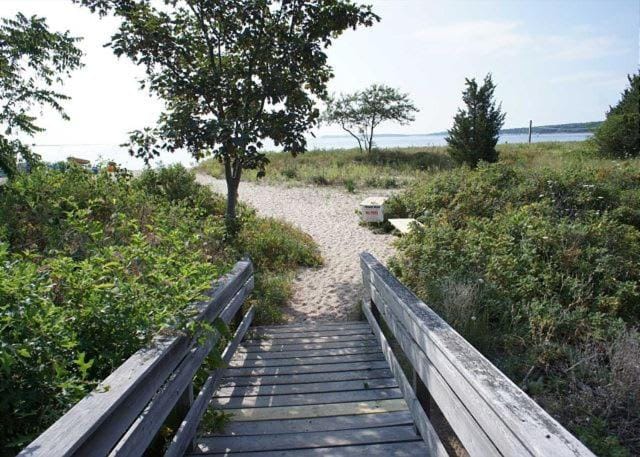 Lagoon Lodge: North Fork,Charming 3Br, Waterfront House in East Marion