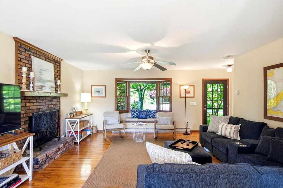 Private Waterfront Home: Dock, Kayaks House in Southold