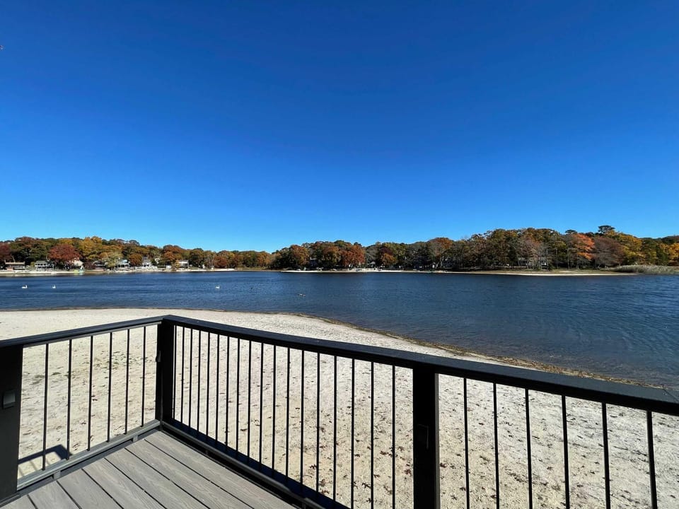Lake Panamoka Bliss 3BR High End Home Lakeside Pristine Views House in Long Island