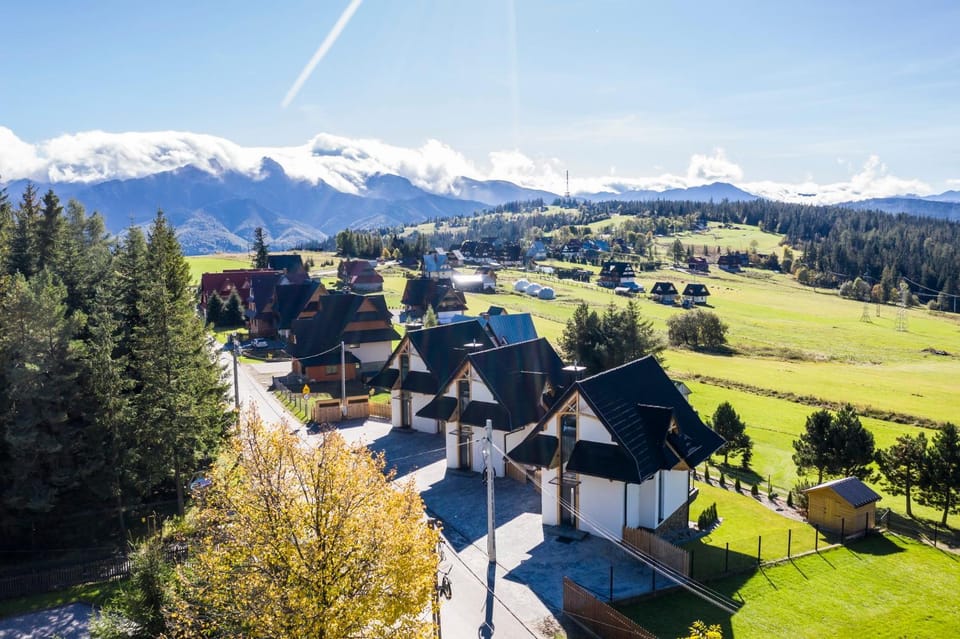 Property building, Bird's eye view, Mountain view