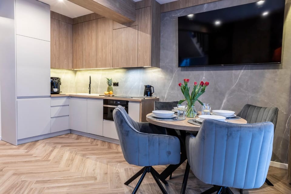 Kitchen or kitchenette, Living room, Seating area, Dining area