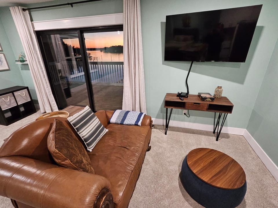Pensacola Waterfront Retreat Villa in Pensacola Beach