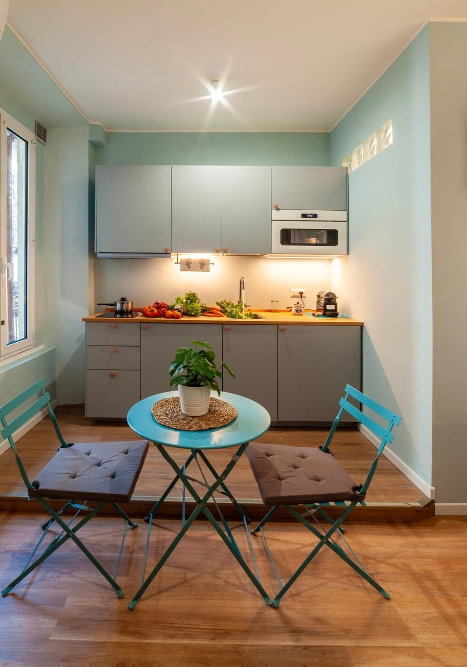 Kitchen or kitchenette, Living room, Seating area, Dining area, minibar, stove