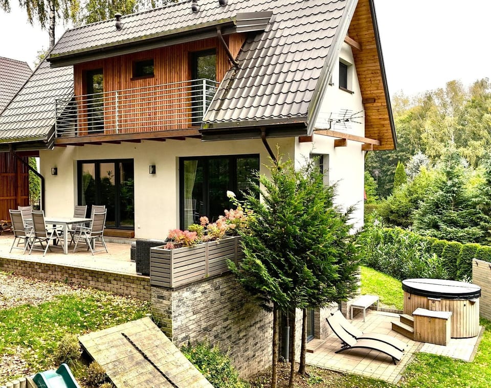 Property building, Activities, Garden, Balcony/Terrace, furniture