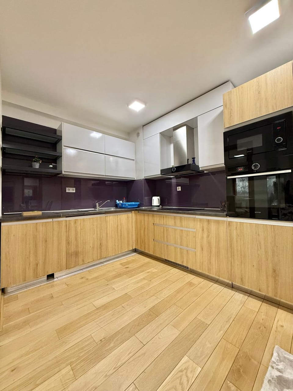 Kitchen or kitchenette, microwave, oven