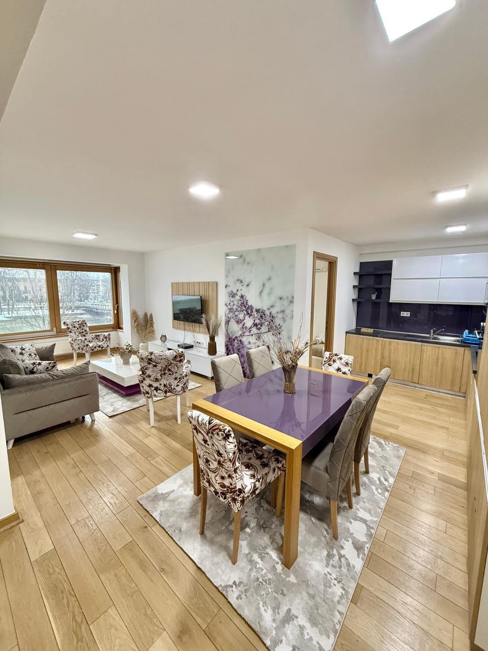 TV and multimedia, Living room, Seating area, Dining area, kitchen