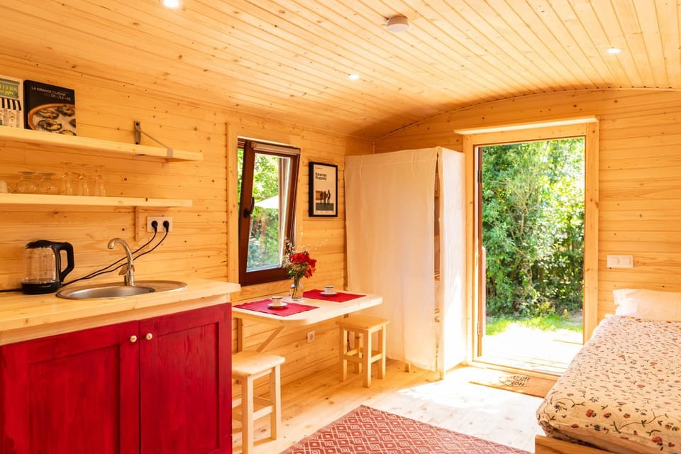 Game Room, Kitchen or kitchenette, Garden view, wardrobe