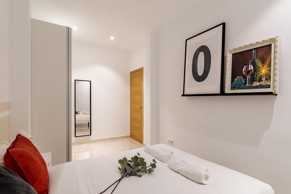 Madrid Embajadores II - Apartamento de 4 dormitorios con Balcón Apartment in Madrid