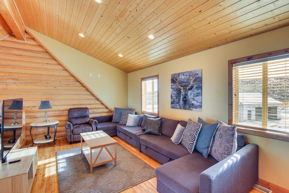 Garden City Cabin ~ 6 Mi to Bear Lake State Park! Cabin in Bear Lake