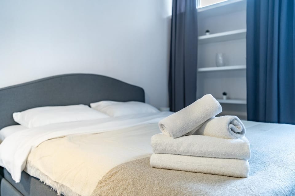 Bed, Photo of the whole room, Bedroom, towels