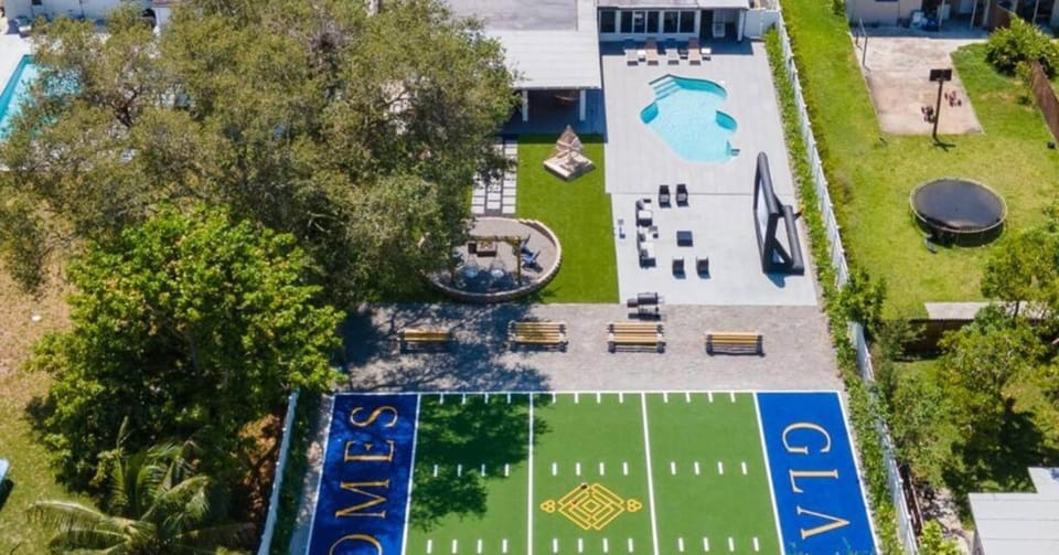 Communal lounge/ TV room, Spring, Day, Natural landscape, Bird's eye view, Garden, Evening entertainment, Garden view, Pool view, Swimming pool, Parking, sunbed