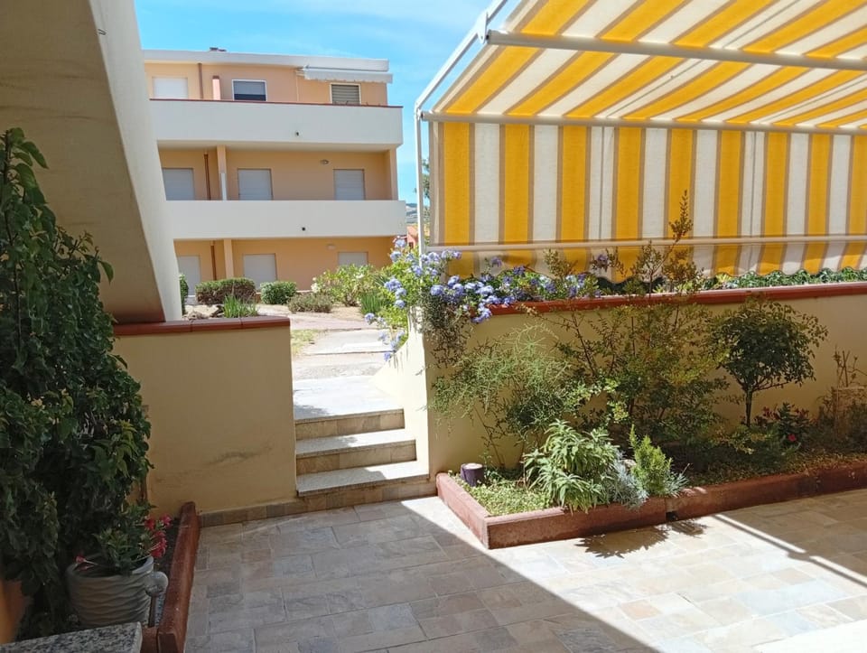 Appartamento Salvia, veranda e giardino a 75 m dal mare House in Sardinia