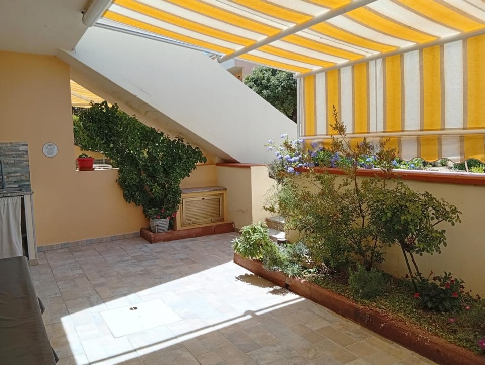 Appartamento Salvia, veranda e giardino a 75 m dal mare House in Sardinia