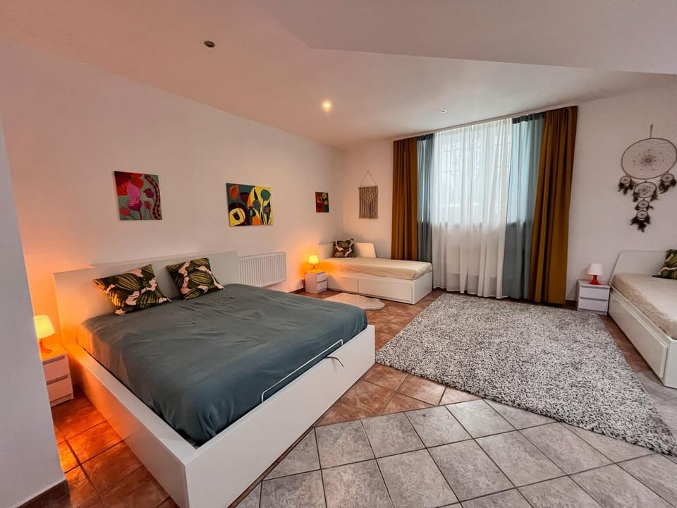 Bed, Seating area, Bedroom