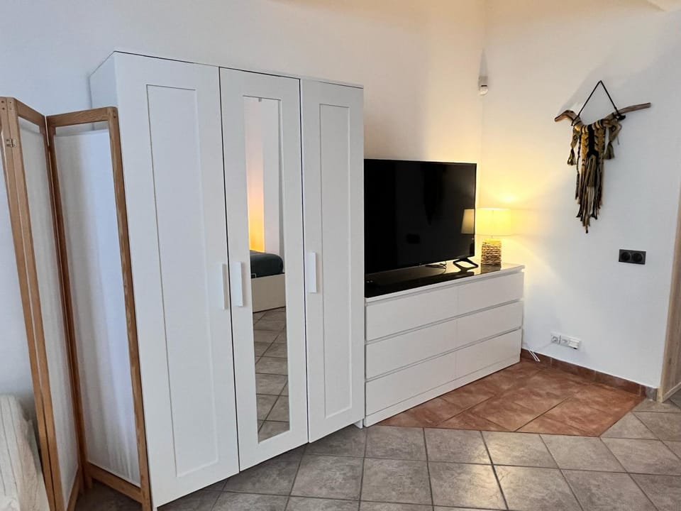 TV and multimedia, Evening entertainment, wardrobe